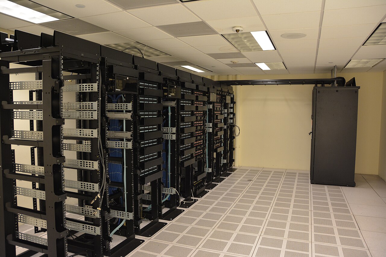 High-Availability Enterprise Datacenter Infrastructure and Resilient Architecture